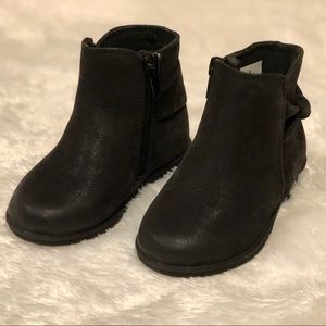 Toddler Girl’s Black Boots (Size 6)